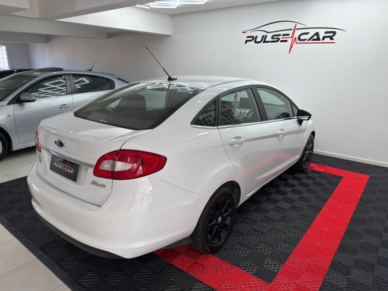 FIESTA 1.6 SE SEDAN 16V FLEX 4P MANUAL - 2011 - CAXIAS DO SUL