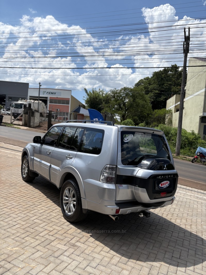 PAJERO 3.2 HPE S 4X4 7 LUGARES 16V TURBO INTERCOOLER DIESEL 4P AUTOMÁTICO - 2016 - LAJEADO
