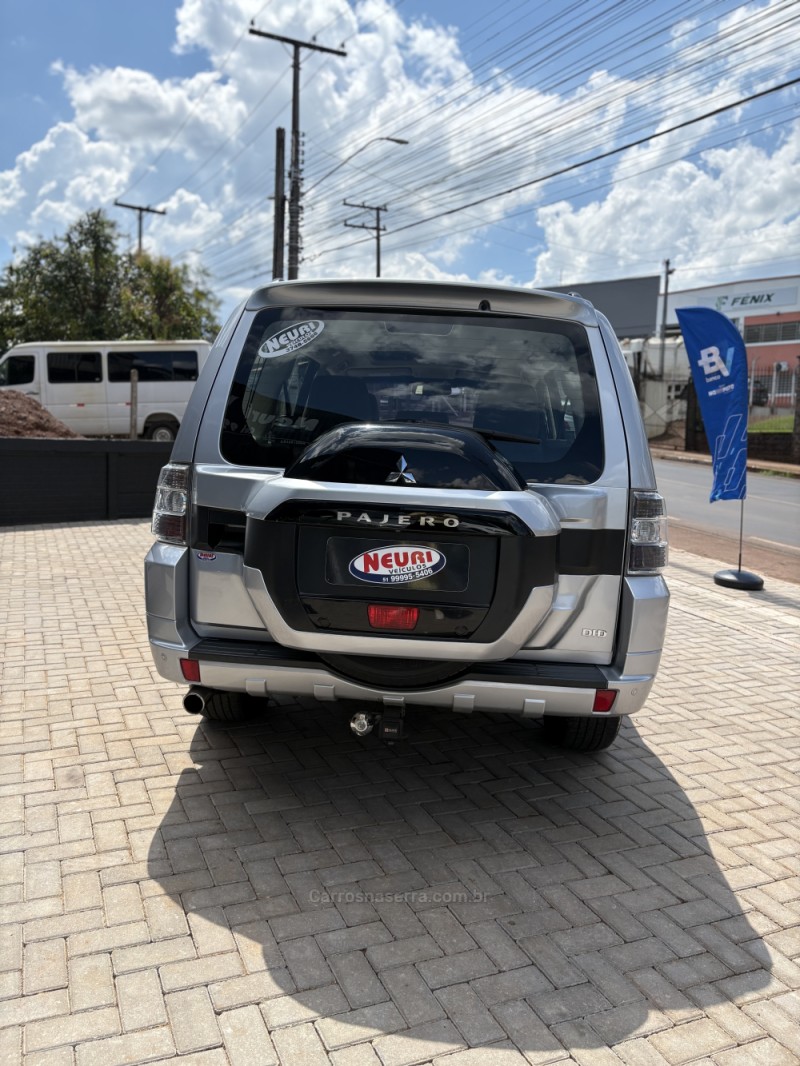 PAJERO 3.2 HPE S 4X4 7 LUGARES 16V TURBO INTERCOOLER DIESEL 4P AUTOMÁTICO - 2016 - LAJEADO