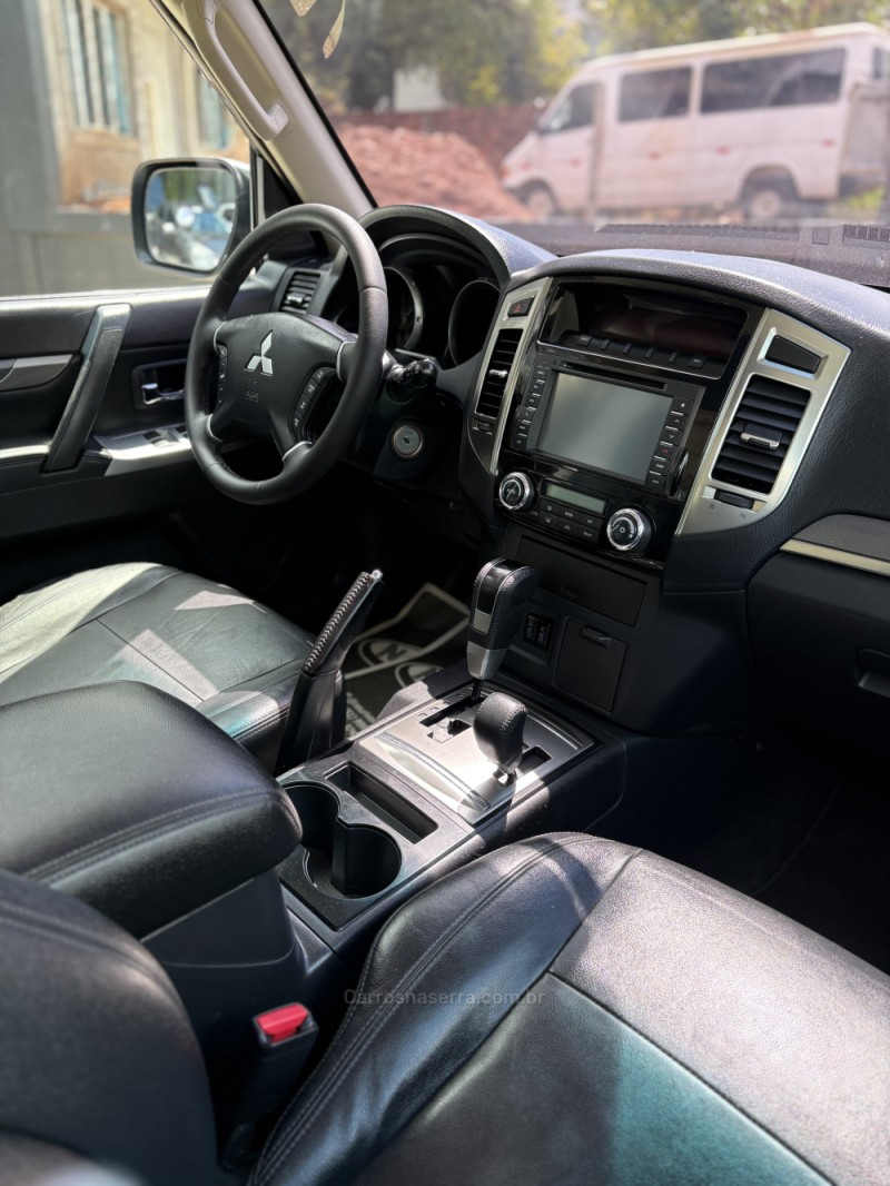 PAJERO 3.2 HPE S 4X4 7 LUGARES 16V TURBO INTERCOOLER DIESEL 4P AUTOMÁTICO - 2016 - LAJEADO