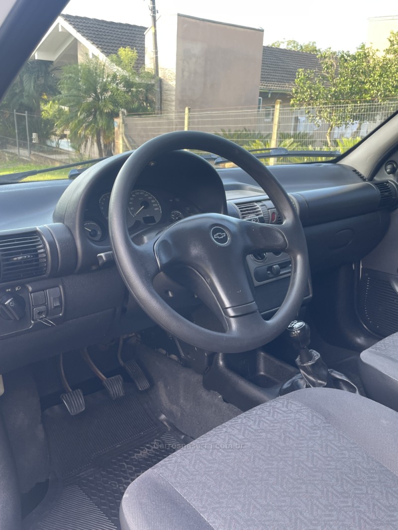 CLASSIC 1.0 MPFI LIFE 8V GASOLINA 4P MANUAL - 2006 - PAROBé