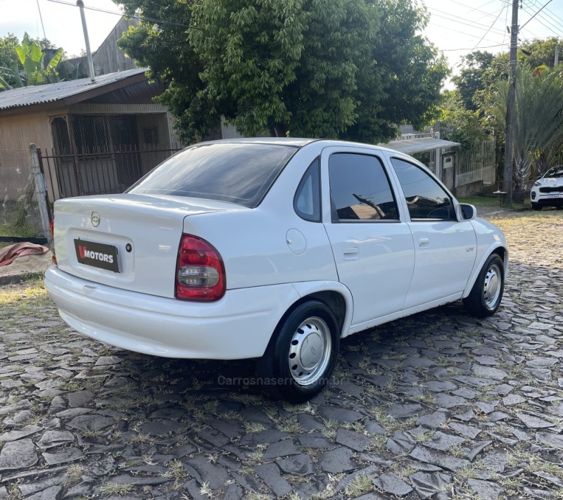 CLASSIC 1.0 MPFI LIFE 8V GASOLINA 4P MANUAL - 2006 - PAROBé