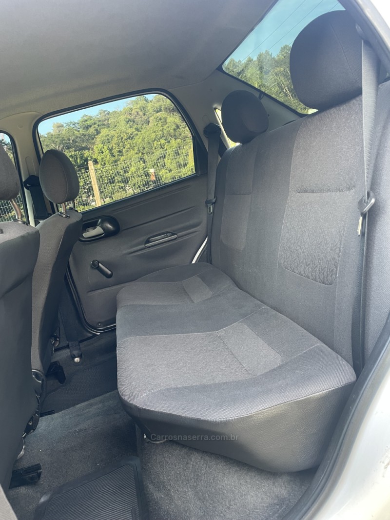 CLASSIC 1.0 MPFI LIFE 8V GASOLINA 4P MANUAL - 2006 - PAROBé