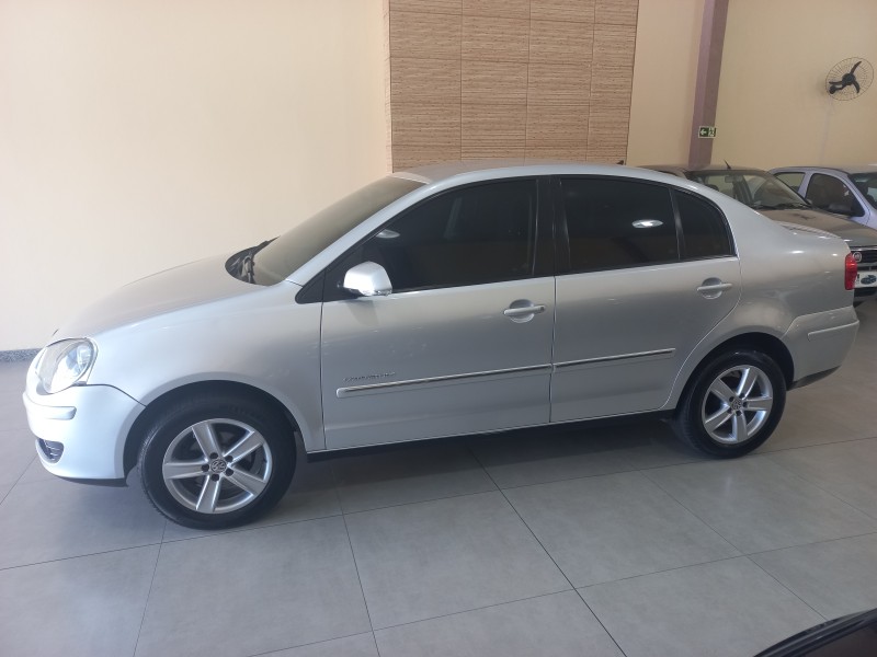 VOLKSWAGEN - POLO SEDAN - 2010/2011 - Prata - R$ 42.900,00