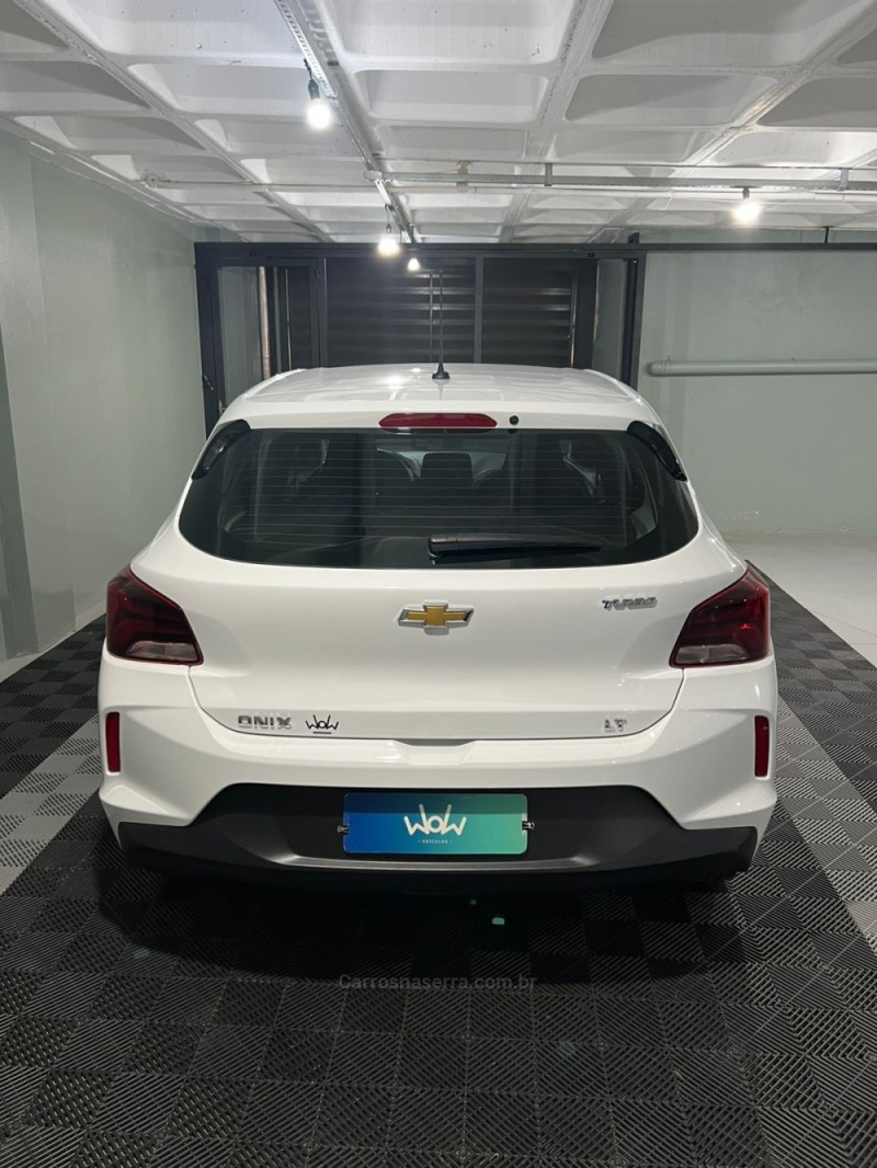 ONIX 1.0 LT 12V TURBO FLEX 4P MANUAL - 2023 - BENTO GONçALVES
