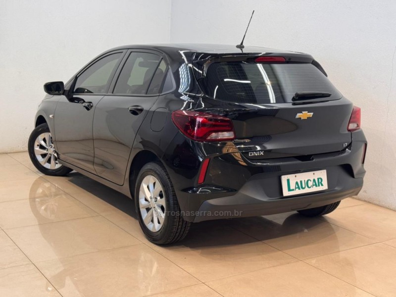 ONIX 1.0 LT 12V FLEX 4P MANUAL - 2023 - CASCA