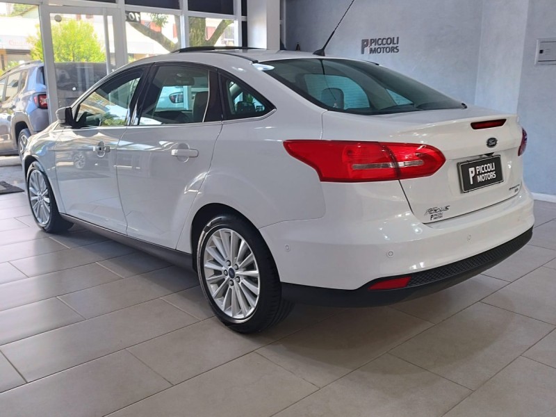 FOCUS 2.0 TITANIUM PLUS FASTBACK 16V FLEX 4P AUTOMÁTICO - 2016 - CAXIAS DO SUL