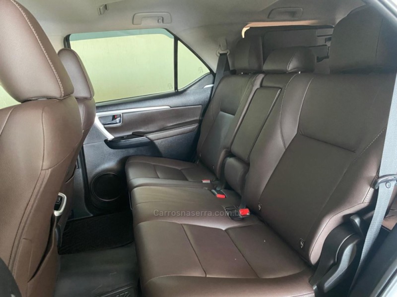 HILUX SW4 2.8 SRX 4X4 7 LUGARES 16V TURBO INTERCOOLER DIESEL 4P AUTOMÁTICO - 2019 - LAJEADO