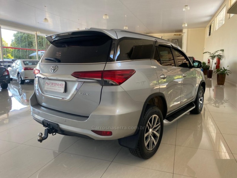 HILUX SW4 2.8 SRX 4X4 7 LUGARES 16V TURBO INTERCOOLER DIESEL 4P AUTOMÁTICO - 2019 - LAJEADO