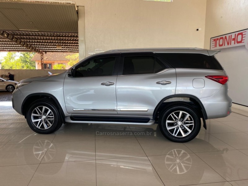 HILUX SW4 2.8 SRX 4X4 7 LUGARES 16V TURBO INTERCOOLER DIESEL 4P AUTOMÁTICO - 2019 - LAJEADO