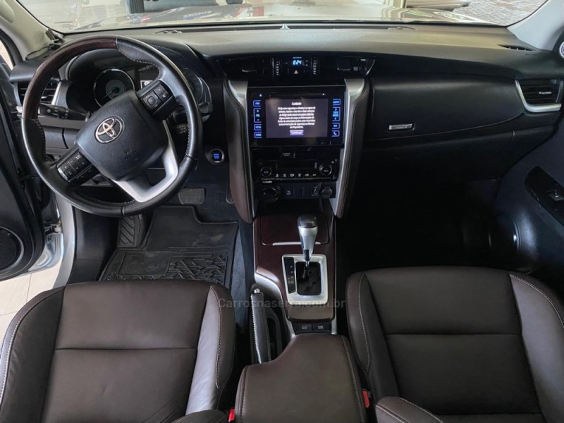 HILUX SW4 2.8 SRX 4X4 7 LUGARES 16V TURBO INTERCOOLER DIESEL 4P AUTOMÁTICO - 2019 - LAJEADO