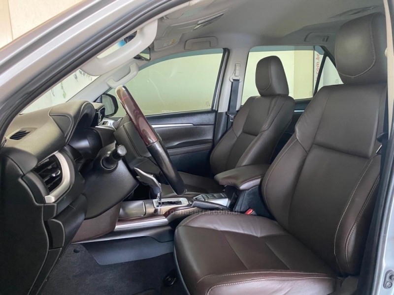 HILUX SW4 2.8 SRX 4X4 7 LUGARES 16V TURBO INTERCOOLER DIESEL 4P AUTOMÁTICO - 2019 - LAJEADO