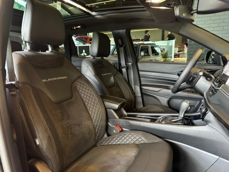 COMPASS 2.0 HURRICANE BLACKHAWK 4X4 TURBO GASOLINA 4P AUTOMÁTICO - 2025 - CAXIAS DO SUL