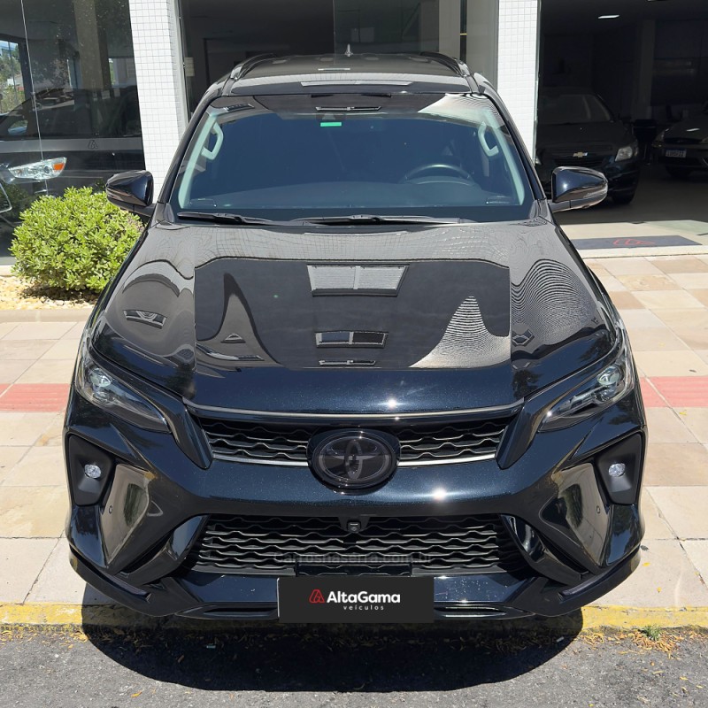 HILUX SW4 2.8 4X4 SRX PLATINUM TURBO DIESEL 4P AUTOMÁTICO - 2025 - FLORES DA CUNHA