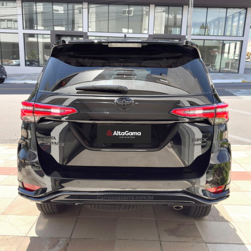 HILUX SW4 2.8 4X4 SRX PLATINUM TURBO DIESEL 4P AUTOMÁTICO - 2025 - FLORES DA CUNHA