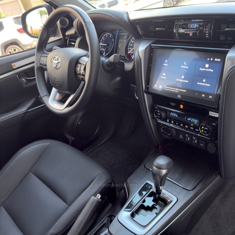 HILUX SW4 2.8 4X4 SRX PLATINUM TURBO DIESEL 4P AUTOMÁTICO - 2025 - FLORES DA CUNHA