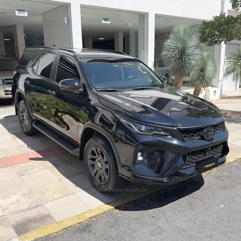 HILUX SW4 2.8 4X4 SRX PLATINUM TURBO DIESEL 4P AUTOMÁTICO - 2025 - FLORES DA CUNHA