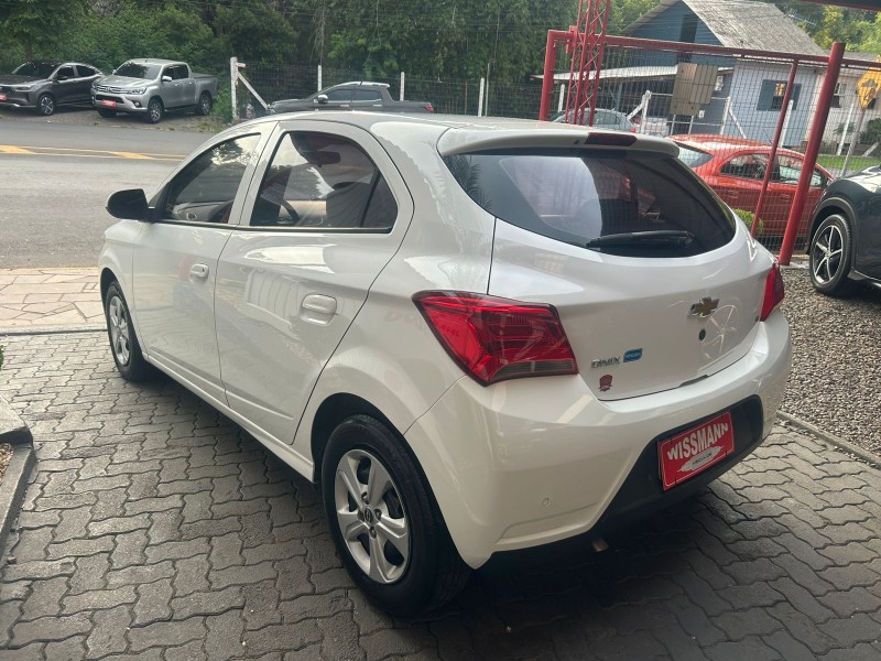 ONIX 1.0 LT PLUS 8V FLEX 4P MANUAL - 2018 - TRêS COROAS