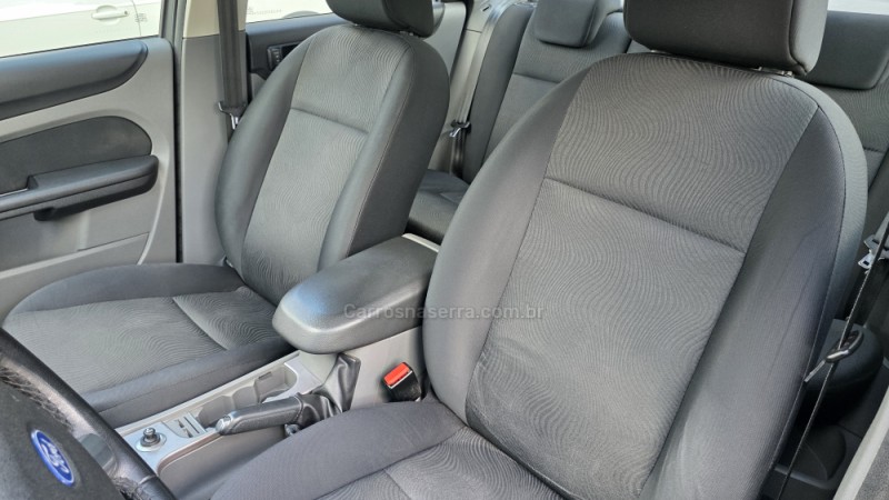 FOCUS 1.6 GLX SEDAN 8V FLEX 4P MANUAL - 2011 - SãO MARCOS