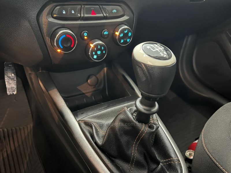 ONIX 1.4 MPFI LT 8V FLEX 4P MANUAL - 2015 - CAXIAS DO SUL