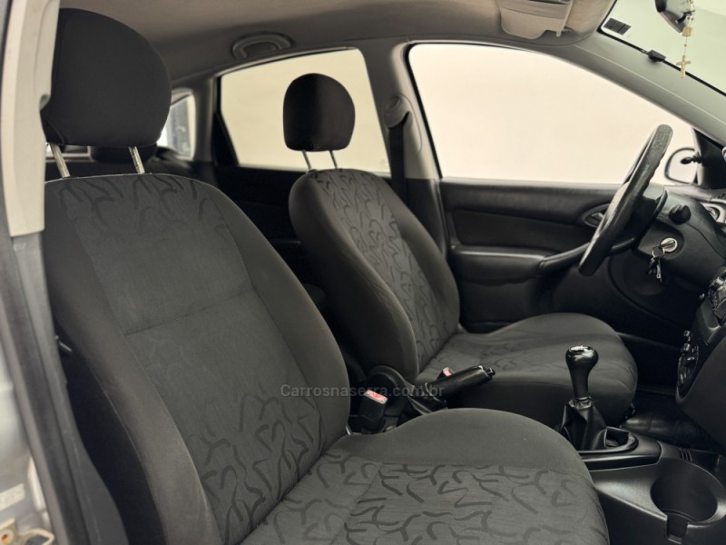 FOCUS 1.6 8V GASOLINA 4P MANUAL - 2009 - CARLOS BARBOSA