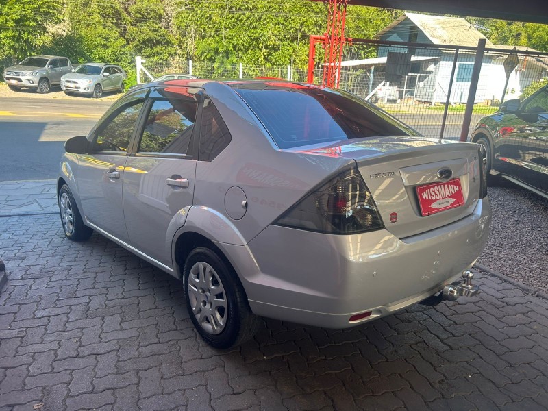 FIESTA 1.6 ROCAM SE SEDAN 8V FLEX 4P MANUAL - 2014 - TRêS COROAS