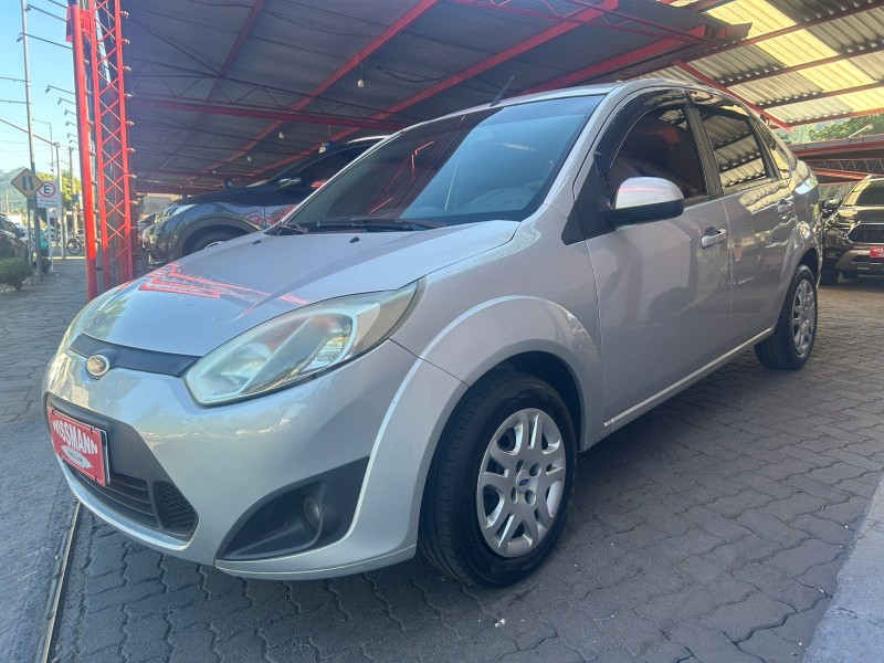FIESTA 1.6 ROCAM SE SEDAN 8V FLEX 4P MANUAL - 2014 - TRêS COROAS