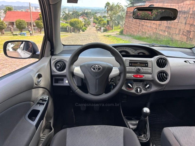 ETIOS 1.5 XLS 16V FLEX 4P MANUAL - 2013 - VENâNCIO AIRES