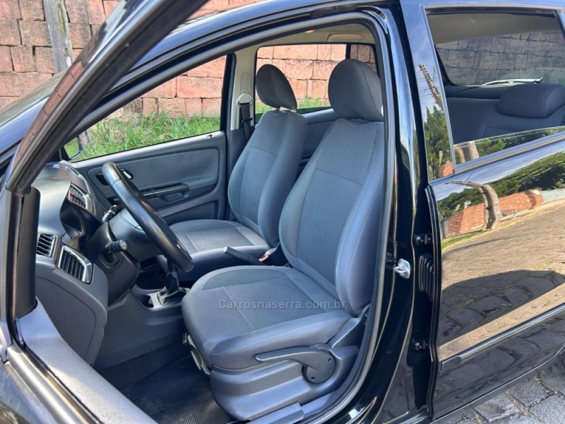 FOX 1.0 MI 8V FLEX 4P MANUAL - 2010 - VENâNCIO AIRES