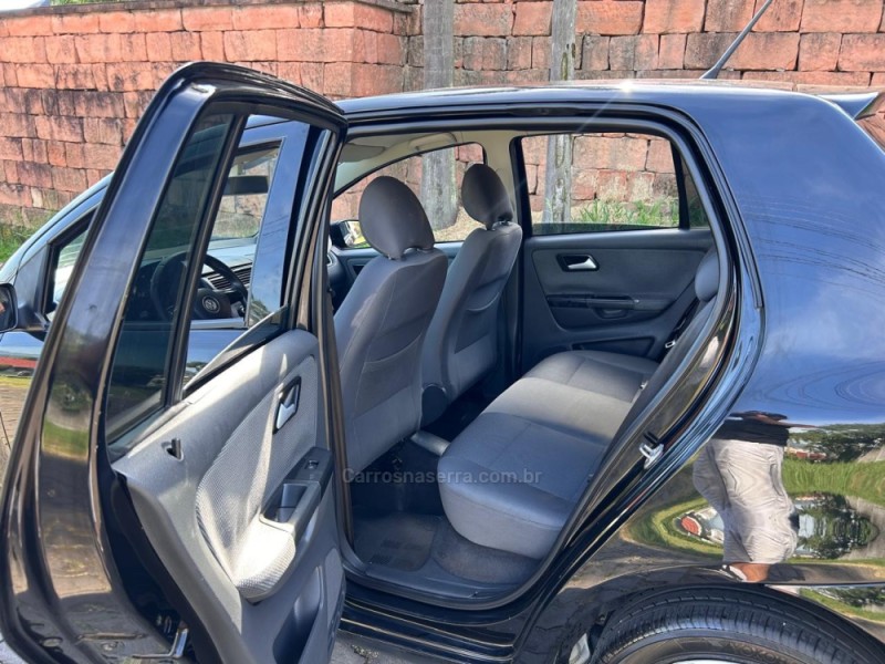 FOX 1.0 MI 8V FLEX 4P MANUAL - 2010 - VENâNCIO AIRES