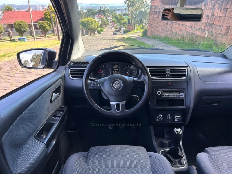 FOX 1.0 MI 8V FLEX 4P MANUAL - 2010 - VENâNCIO AIRES