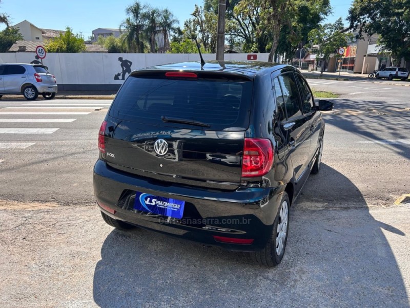 FOX 1.0 MI 8V FLEX 4P MANUAL - 2010 - VENâNCIO AIRES