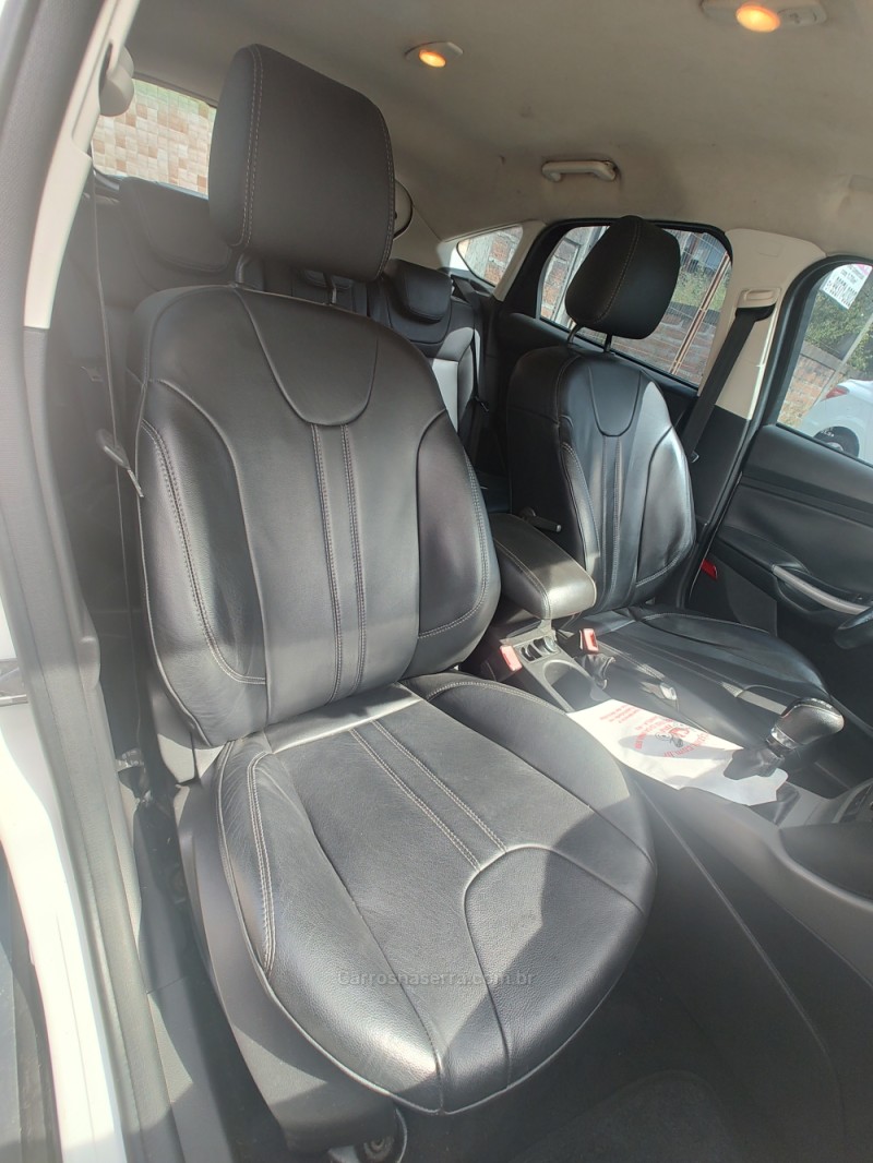 FOCUS 1.6 SE 16V FLEX 4P MANUAL - 2014 - CANELA