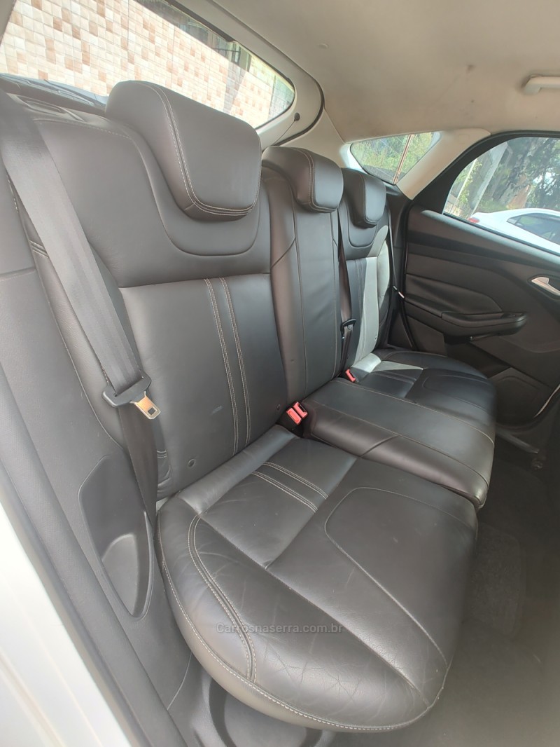 FOCUS 1.6 SE 16V FLEX 4P MANUAL - 2014 - CANELA