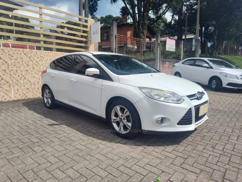 FOCUS 1.6 SE 16V FLEX 4P MANUAL - 2014 - CANELA