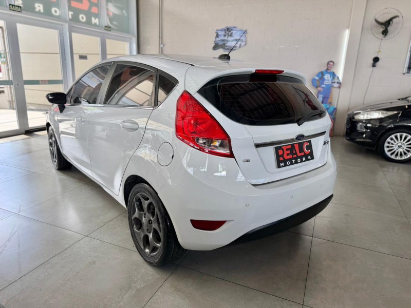 FIESTA 1.6 SE HATCH 16V FLEX 4P MANUAL - 2013 - CAXIAS DO SUL