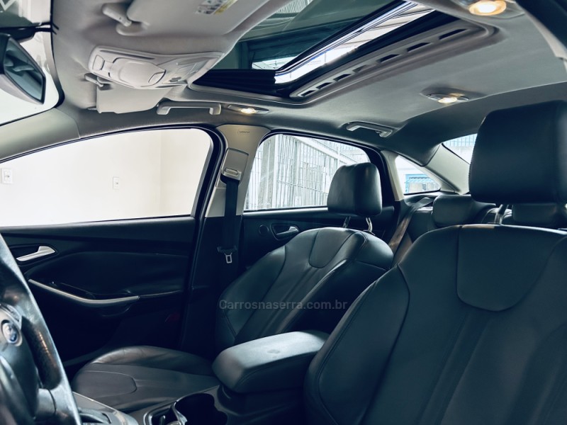 FOCUS 2.0 TITANIUM PLUS SEDAN 16V FLEX 4P AUTOMÁTICO - 2014 - CAXIAS DO SUL