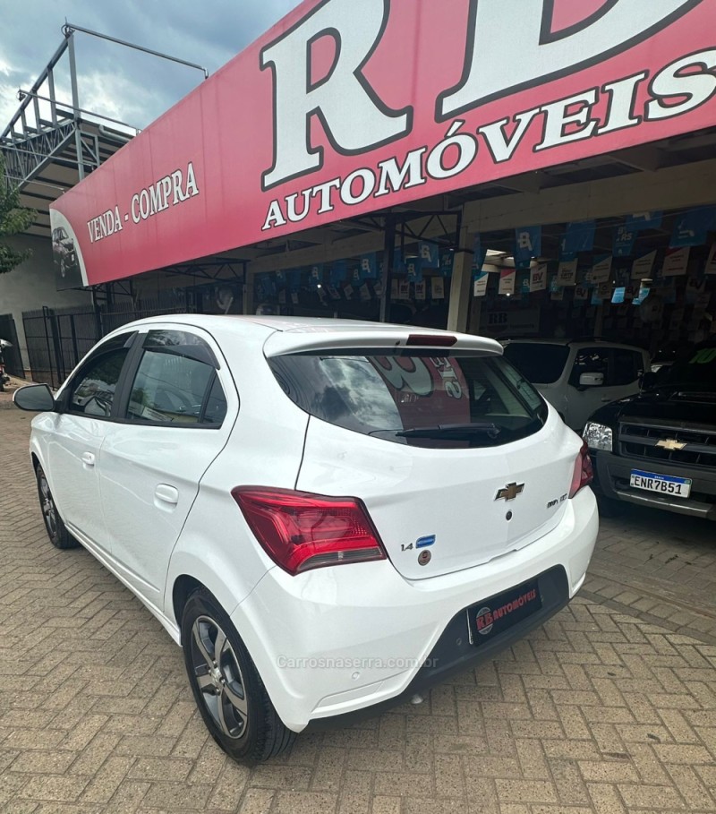 ONIX 1.4 MPFI LTZ 8V FLEX 4P MANUAL - 2017 - PAROBé