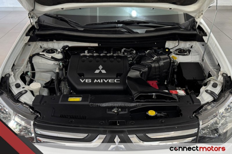 OUTLANDER 3.0 GT 4X4 V6 24V GASOLINA 4P AUTOMÁTICO - 2014 - BENTO GONçALVES