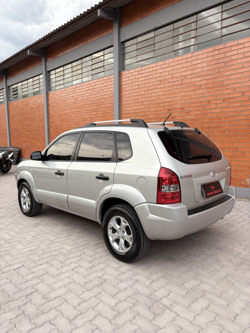 TUCSON 2.0 MPFI GL 16V 142CV 2WD GASOLINA 4P MANUAL - 2011 - CAXIAS DO SUL