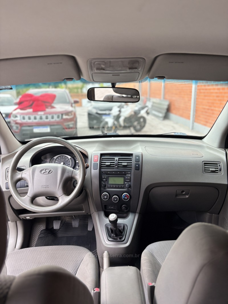 TUCSON 2.0 MPFI GL 16V 142CV 2WD GASOLINA 4P MANUAL - 2011 - CAXIAS DO SUL