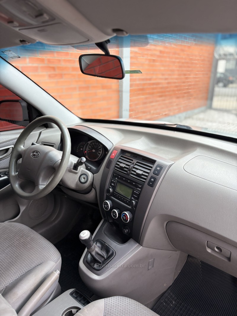 TUCSON 2.0 MPFI GL 16V 142CV 2WD GASOLINA 4P MANUAL - 2011 - CAXIAS DO SUL