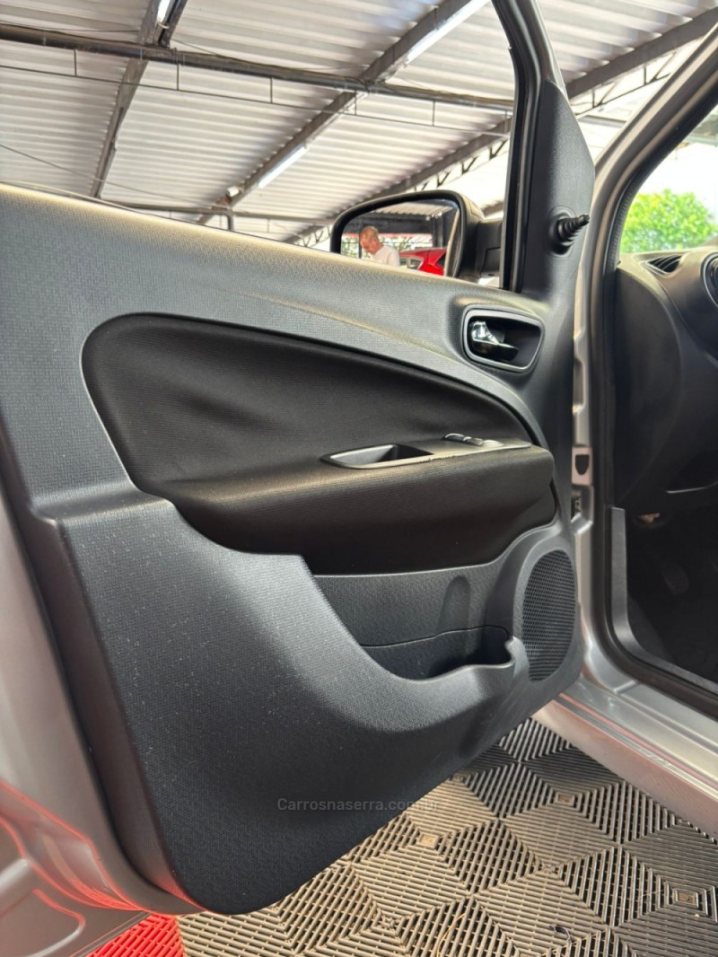 UNO 1.0 EVO ATTRACTIVE 8V FLEX 4P MANUAL - 2015 - PASSO FUNDO