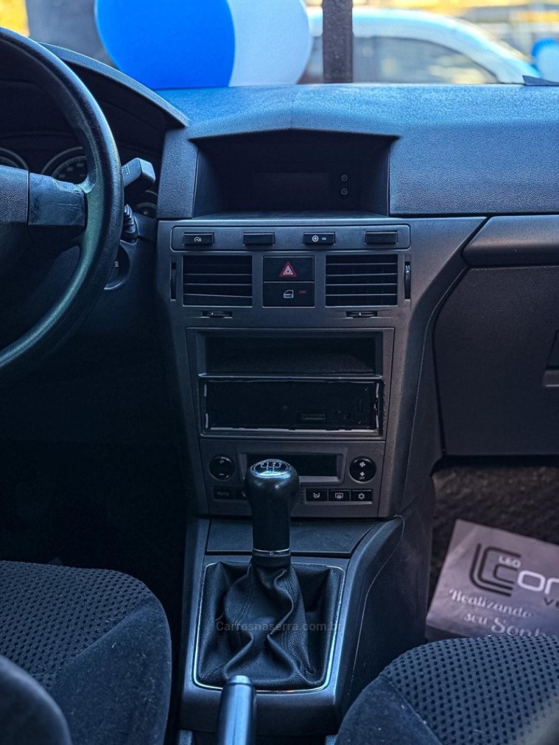 VECTRA 2.0 MPFI GT HATCH 8V FLEX 4P MANUAL - 2009 - CANELA