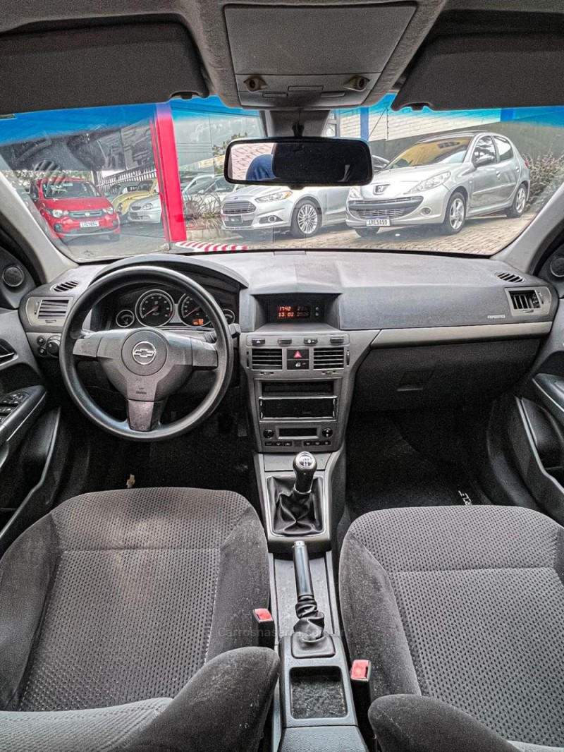 VECTRA 2.0 MPFI GT HATCH 8V FLEX 4P MANUAL - 2009 - CANELA