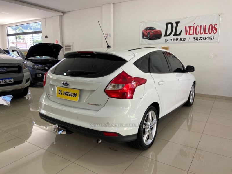 FOCUS 2.0 SE PLUS 16V FLEX 4P AUTOMÁTICO - 2014 - NOVA BASSANO