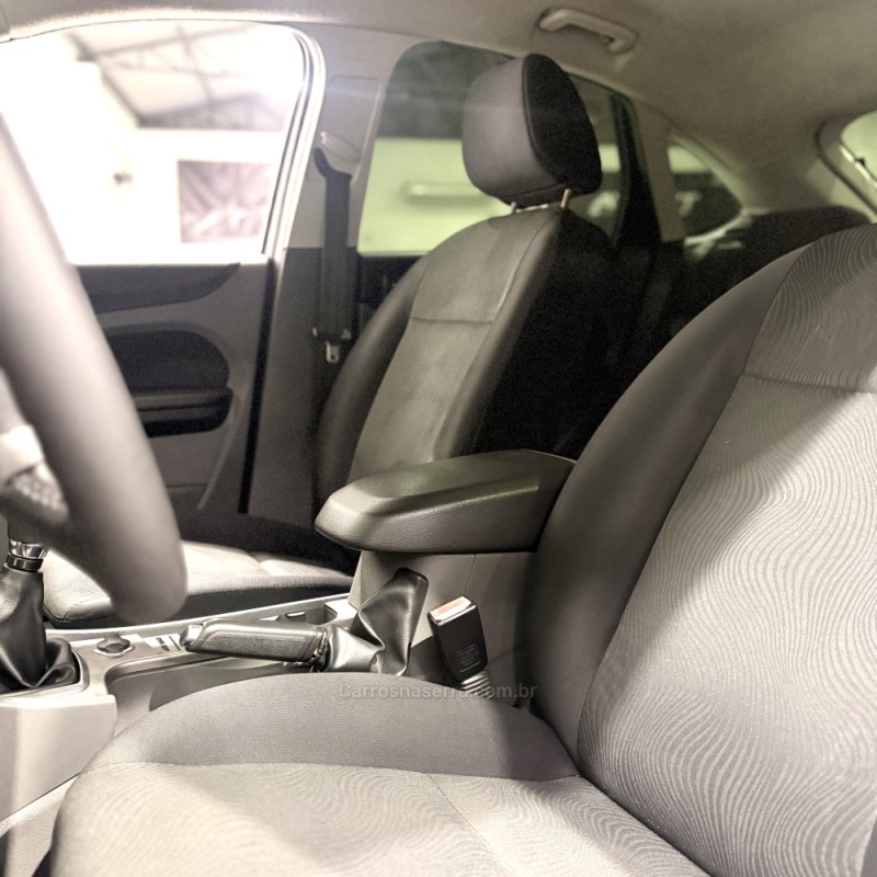 FOCUS 1.6 GLX 16V FLEX 4P MANUAL - 2010 - NOVO HAMBURGO