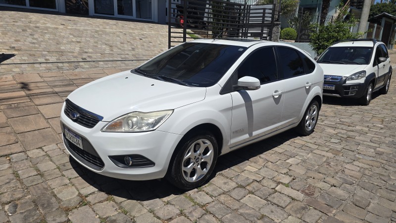 FOCUS 2.0 TITANIUM HATCH 16V FLEX 4P MANUAL - 2013 - BENTO GONçALVES