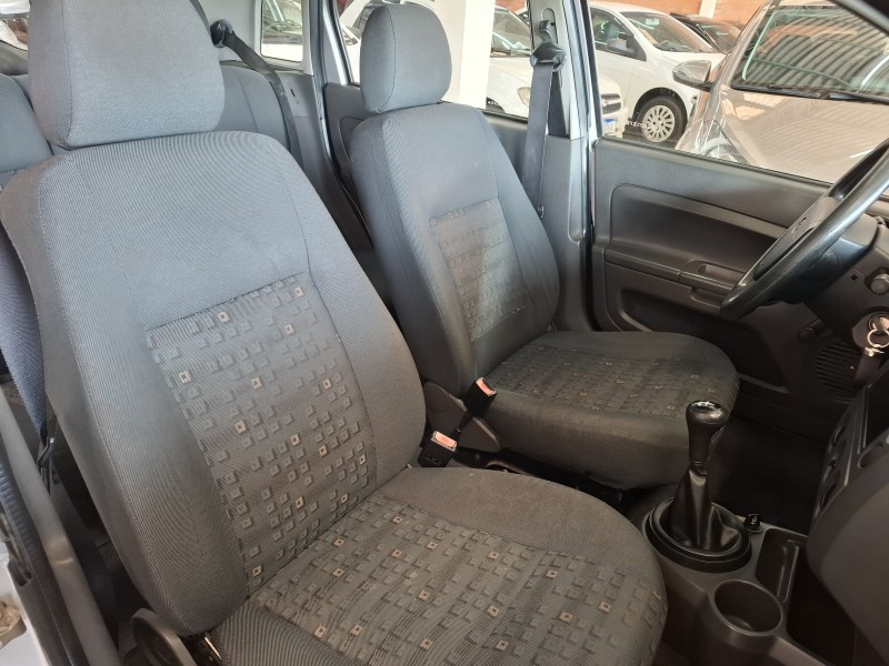 FIESTA 1.0 MPI PERSONNALITÉ 8V FLEX 4P MANUAL - 2003 - FARROUPILHA