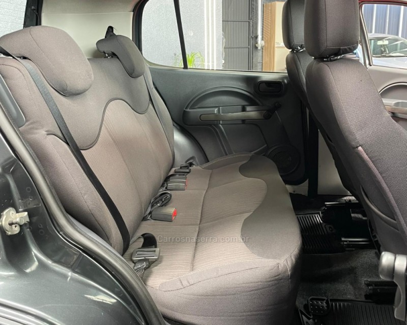 UNO 1.0 WAY 8V FLEX 4P MANUAL - 2014 - VACARIA